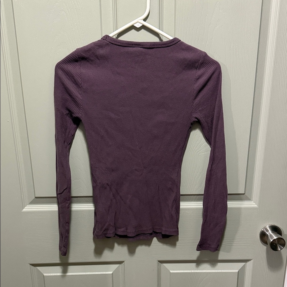 Old Navy Women's Ribbed Plum Long Sleeve Tee - Picture 2 of 2